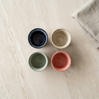 Espresso Tassen "simple things" von oben: Beige, Blau, Grün und Rosa auf heller Steinfläche